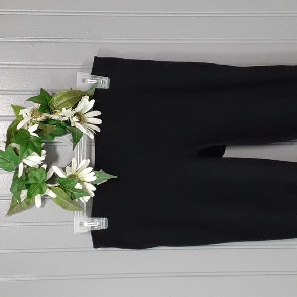 BOTH Gap Fit Capri Leggings - Picture 10 of 14